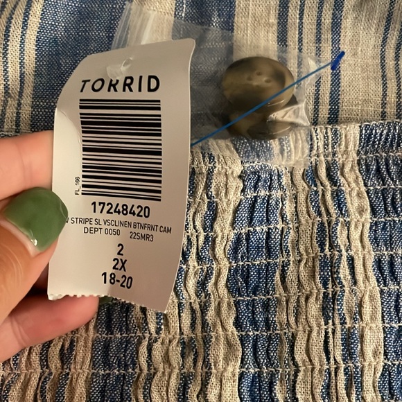 🆕 TORRID STRIPE LINEN BUTTON FRONT DETAIL CROP TOP 2 (2X 18-20) - Picture 4 of 7